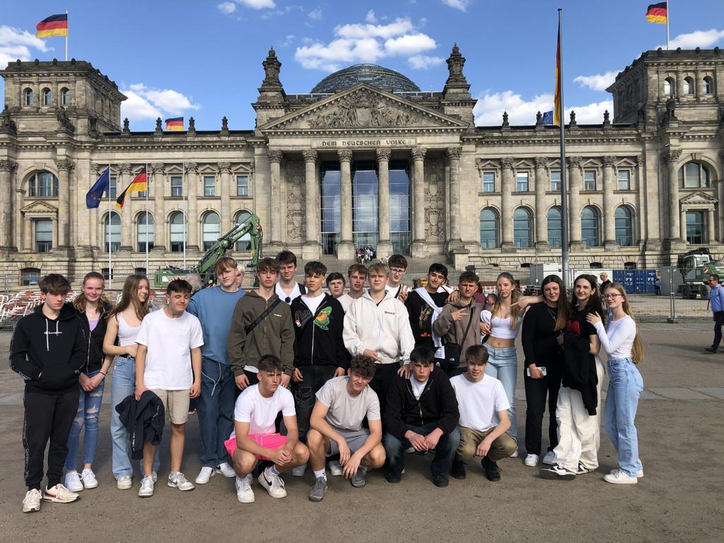 Sportprofil in Berlin vor dem Reichstag